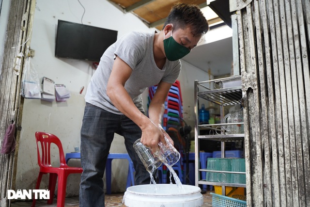 Hàng loạt quán bia ở Hà Nội gấp rút đóng cửa tạm thời vì dịch Covid-19 - 6 Hàng loạt quán bia ở Hà Nội gấp rút đóng cửa tạm thời vì dịch Covid-19 - 6
