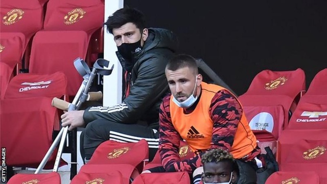 Đội trưởng chống nạng ngồi buồn thiu, Man Utd lo lắng - 1 Đội trưởng chống nạng ngồi buồn thiu, Man Utd lo lắng - 1