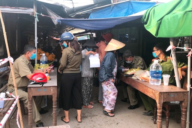 Thừa Thiên Huế lần đầu áp dụng tem phiếu đi chợ - 2 Thừa Thiên Huế lần đầu áp dụng tem phiếu đi chợ - 2