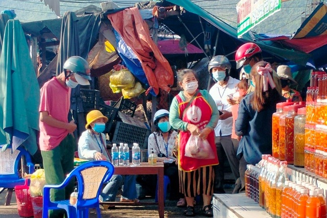 Thừa Thiên Huế lần đầu áp dụng tem phiếu đi chợ - 3 Thừa Thiên Huế lần đầu áp dụng tem phiếu đi chợ - 3