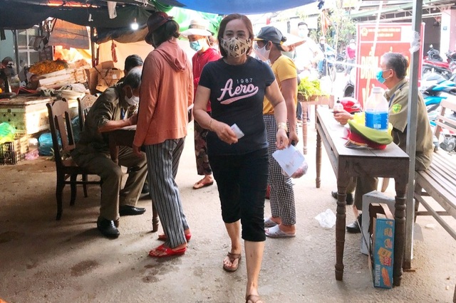 Thừa Thiên Huế lần đầu áp dụng tem phiếu đi chợ - 4 Thừa Thiên Huế lần đầu áp dụng tem phiếu đi chợ - 4