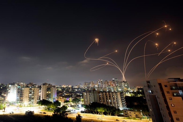 Giao tranh nhấn chìm Dải Gaza trong biển lửa, 33 người thiệt mạng - 6 Giao tranh nhấn chìm Dải Gaza trong biển lửa, 33 người thiệt mạng - 6