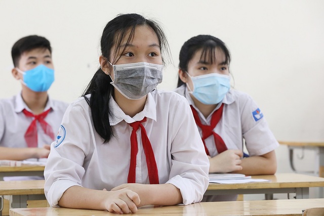 Hàng trăm học sinh nghỉ học do thầy giáo đi cùng xe với bệnh nhân Covid-19 - 1 Hàng trăm học sinh nghỉ học do thầy giáo đi cùng xe với bệnh nhân Covid-19 - 1