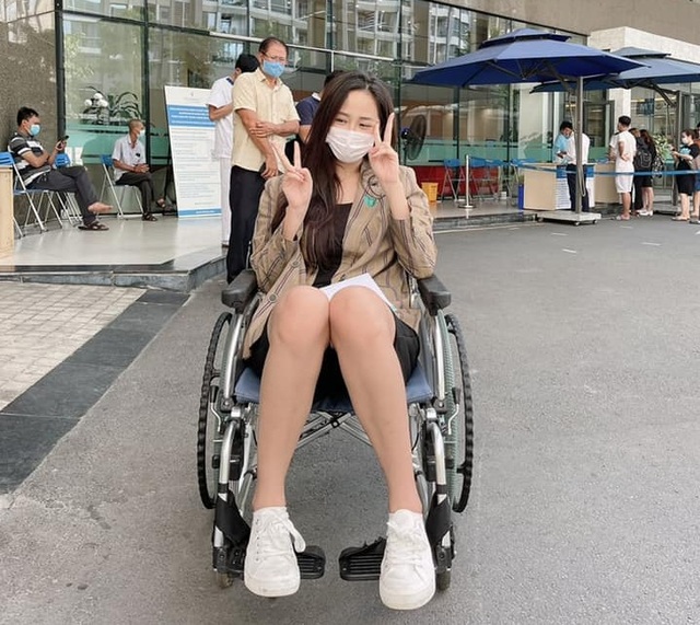 Lý do Hoa hậu Mai Phương Thúy nhập viện lúc nửa đêm - 4 Lý do Hoa hậu Mai Phương Thúy nhập viện lúc nửa đêm - 4