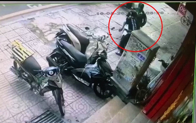 Tài xế công nghệ lao xe máy vào kẻ trộm xe SH - 1 Tài xế công nghệ lao xe máy vào kẻ trộm xe SH - 1