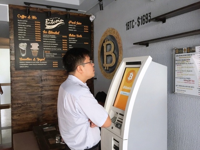 Người nổi tiếng kêu gọi đầu tư tiền ảo: Cẩn thận mất cả chì lẫn chài - 2 Người nổi tiếng kêu gọi đầu tư tiền ảo: Cẩn thận mất cả chì lẫn chài - 2