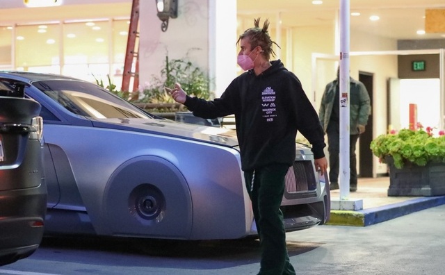 Justin Bieber lái siêu xe có một không hai ra phố - 1 Justin Bieber lái siêu xe có một không hai ra phố - 1