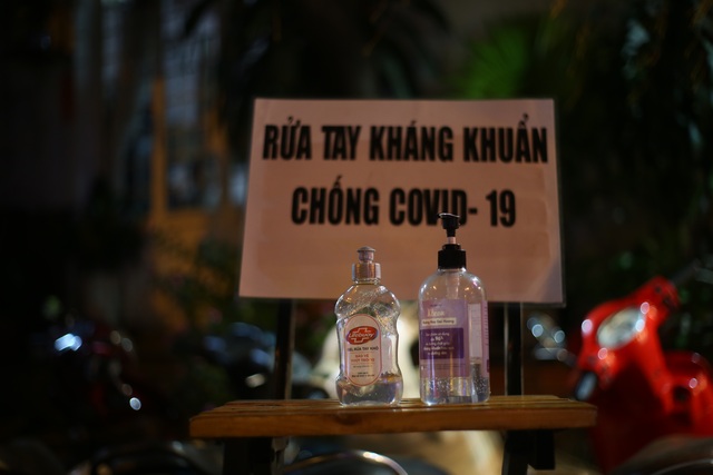 Quán nhậu Sài Gòn xập xình, nhộn nhịp bất chấp lệnh cấm tụ tập đông người - 11 Quán nhậu Sài Gòn xập xình, nhộn nhịp bất chấp lệnh cấm tụ tập đông người - 11
