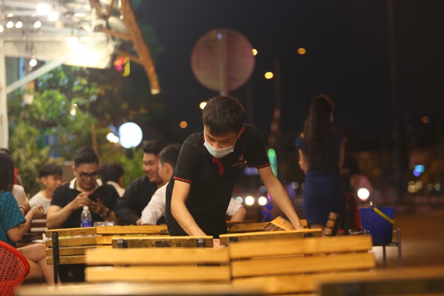 Quán nhậu Sài Gòn xập xình, nhộn nhịp bất chấp lệnh cấm tụ tập đông người - 6 Quán nhậu Sài Gòn xập xình, nhộn nhịp bất chấp lệnh cấm tụ tập đông người - 6