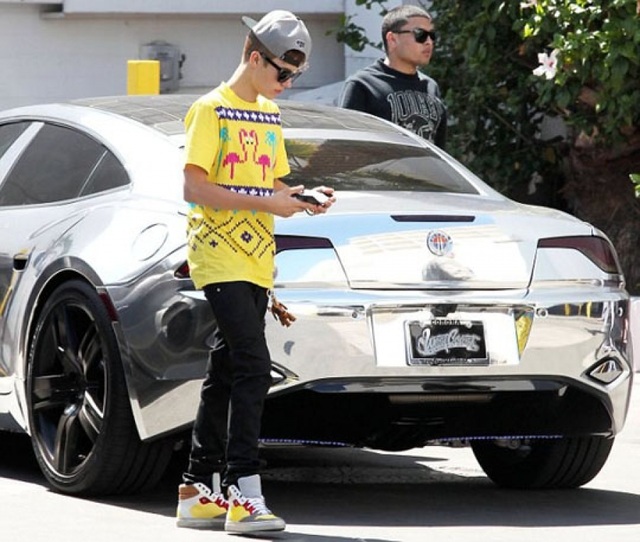 Justin Bieber lái siêu xe có một không hai ra phố - 6 Justin Bieber lái siêu xe có một không hai ra phố - 6