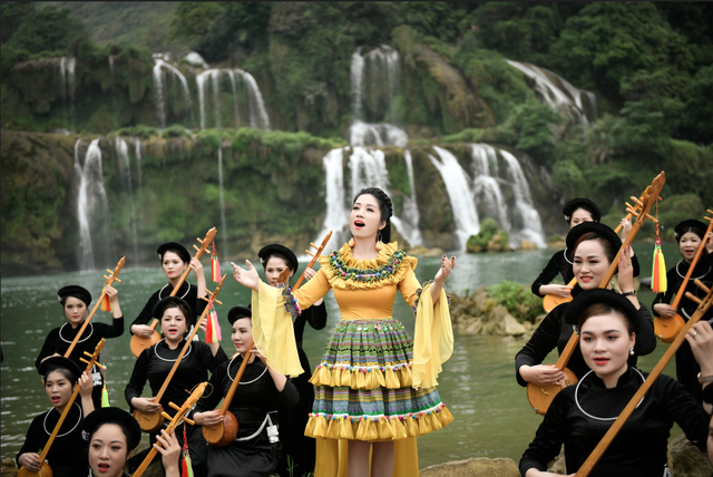 Sao Mai Phương Nga ra mắt album mừng sinh nhật Bác