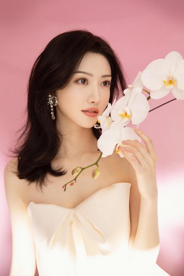 Đệ nhất mỹ nhân Bắc Kinh Cảnh Điềm nói gì về việc được hậu thuẫn khủng - 4 Đệ nhất mỹ nhân Bắc Kinh Cảnh Điềm nói gì về việc được hậu thuẫn khủng - 4