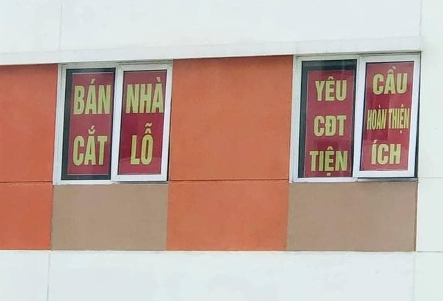 Treo băng rôn trong nhà đòi tiện ích, nửa đêm bị cắt điện - 1 Treo băng rôn trong nhà đòi tiện ích, nửa đêm bị cắt điện - 1