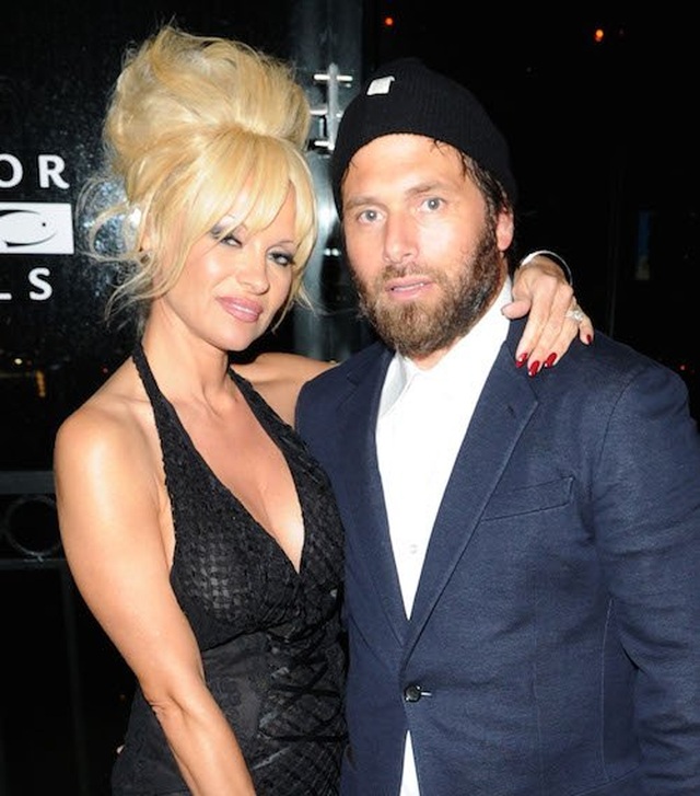 Tình trường của bom sex Pamela Anderson: 6 đám cưới với 5 người chồng