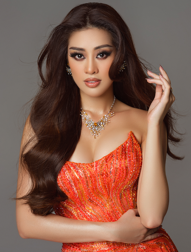 Cận cảnh trang phục dạ hội kết hợp trang sức đá quý của Hoa hậu Khánh Vân tại bán kết Miss Universe - 3