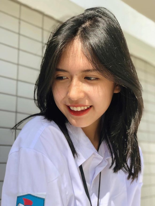 Cô gái nổi như cồn vì ảnh căn cước xinh như mộng, nhan sắc ngoài đời còn bất ngờ hơn - 10 Cô gái nổi như cồn vì ảnh căn cước xinh như mộng, nhan sắc ngoài đời còn bất ngờ hơn - 10