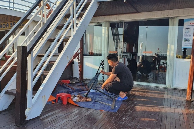 Tàu nằm cảng chưa biết ngày nào hoạt động, cả vạn lao động bị mất việc làm - 3 Tàu nằm cảng chưa biết ngày nào hoạt động, cả vạn lao động bị mất việc làm - 3
