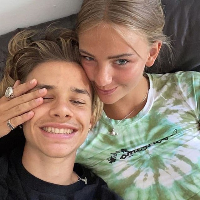 Con thứ hai nhà Beckham và bạn gái kỷ niệm 2 năm hò hẹn - 2 Con thứ hai nhà Beckham và bạn gái kỷ niệm 2 năm hò hẹn - 2