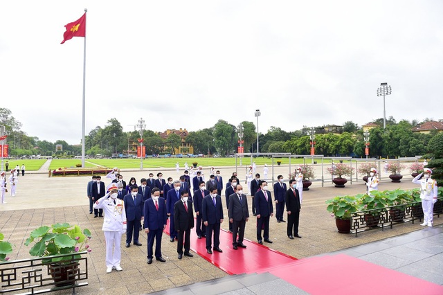 Đoàn lãnh đạo Đảng, Nhà nước vào Lăng viếng Chủ tịch Hồ Chí Minh - 3