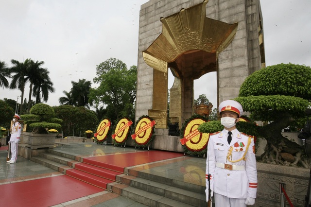 Đoàn lãnh đạo Đảng, Nhà nước vào Lăng viếng Chủ tịch Hồ Chí Minh - 6