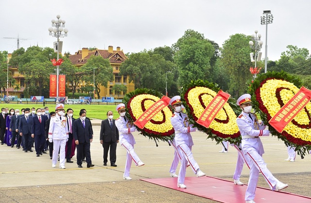 Đoàn lãnh đạo Đảng, Nhà nước vào Lăng viếng Chủ tịch Hồ Chí Minh - 2