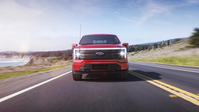 Ford F-150 Lightning trình làng, chạy được hơn 480 km sau mỗi lần sạc điện - 7