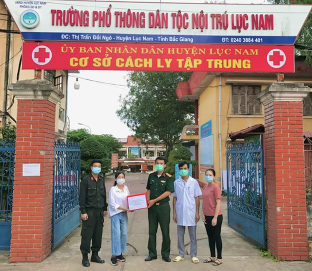 Sinh viên vừa học online vừa làm tấm chắn giọt bắn gửi tuyến đầu chống dịch - 6