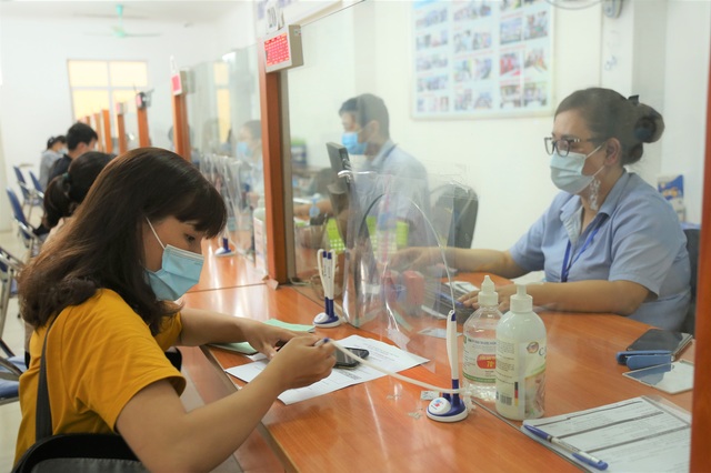Số lao động đăng ký trợ cấp thất nghiệp phụ thuộc diễn biến dịch Covid-19 - 1