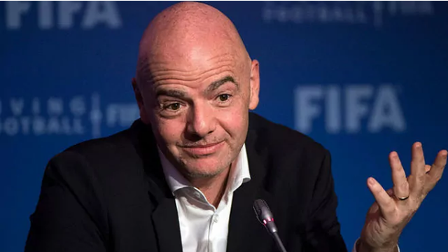 Chủ tịch FIFA tuyên bố tổ chức World Cup hai năm một lần - 1