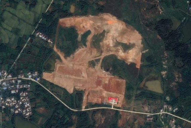 Bí ẩn nhà chứa máy bay kỳ lạ trong căn cứ quân sự Trung Quốc - 1