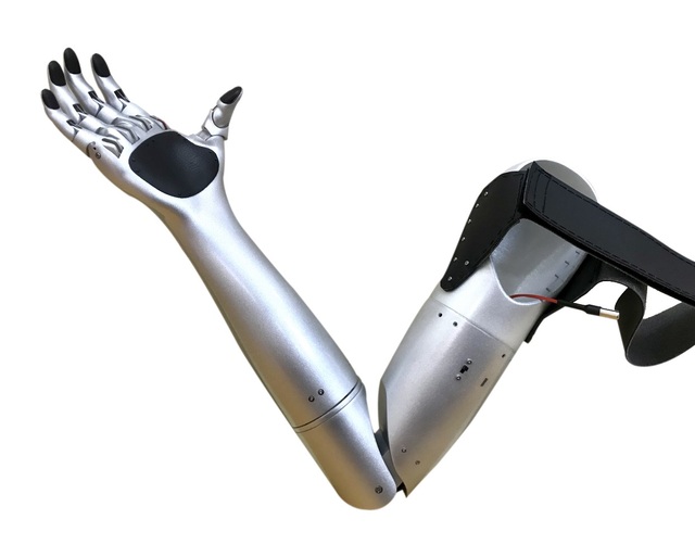 Sự kiên trì của đôi bạn chế tạo Cánh tay Robot đoạt giải KHKT quốc tế - 2