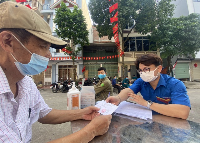 Thanh niên Thủ đô hăng hái ra quân hỗ trợ các điểm bầu cử - 6 Thanh niên Thủ đô hăng hái ra quân hỗ trợ các điểm bầu cử - 6