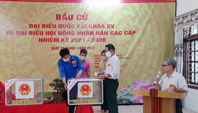 Thanh niên Thủ đô hăng hái ra quân hỗ trợ các điểm bầu cử - 7 Thanh niên Thủ đô hăng hái ra quân hỗ trợ các điểm bầu cử - 7