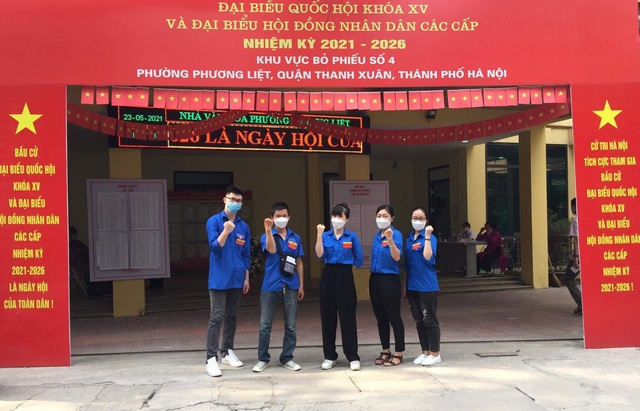 Thanh niên Thủ đô hăng hái ra quân hỗ trợ các điểm bầu cử - 8 Thanh niên Thủ đô hăng hái ra quân hỗ trợ các điểm bầu cử - 8