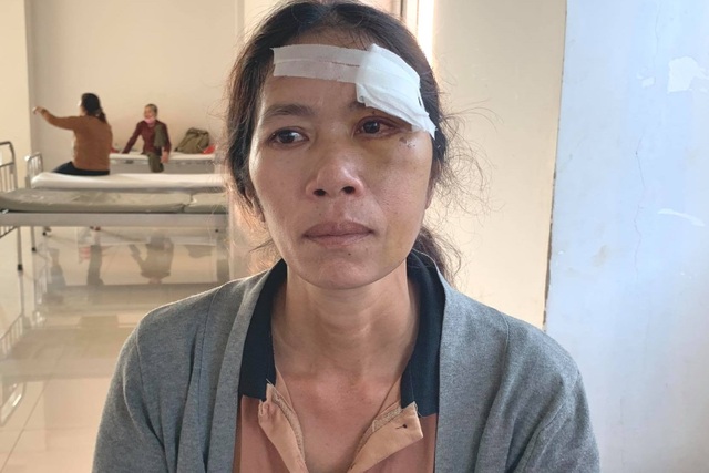 Quặn lòng cảnh người phụ nữ chới với trong kiệt cùng nỗi đau dồn dập - 1 Quặn lòng cảnh người phụ nữ chới với trong kiệt cùng nỗi đau dồn dập - 1