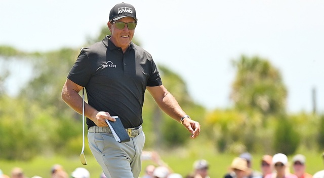 Phil Mickelson đi vào lịch sử khi vô địch PGA Championship 2021 - 1