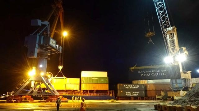 Tàu container cập cảng Vũng Áng được hỗ trợ 200 triệu đồng/chuyến - 1