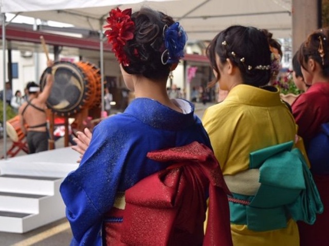 Về thủ phủ ngành dệt truyền thống hòa mình vào lễ hội kimono đầy màu sắc - 5 Về thủ phủ ngành dệt truyền thống hòa mình vào lễ hội kimono đầy màu sắc - 5