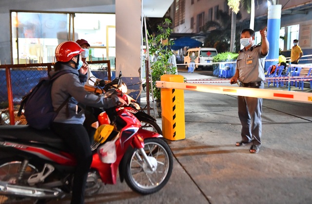 Phong tỏa BV Gia Định trong đêm vì liên quan ca dương tính SARS-CoV-2 - 5 Phong tỏa BV Gia Định trong đêm vì liên quan ca dương tính SARS-CoV-2 - 5