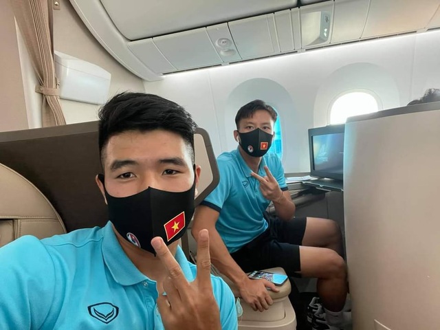 Đội tuyển Việt Nam lên đường sang UAE dự vòng loại World Cup - 12 Đội tuyển Việt Nam lên đường sang UAE dự vòng loại World Cup - 12