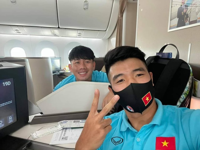 Đội tuyển Việt Nam lên đường sang UAE dự vòng loại World Cup - 10 Đội tuyển Việt Nam lên đường sang UAE dự vòng loại World Cup - 10