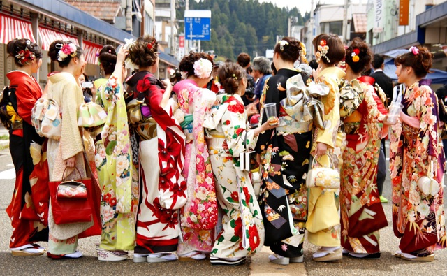 Về thủ phủ ngành dệt truyền thống hòa mình vào lễ hội kimono đầy màu sắc - 1 Về thủ phủ ngành dệt truyền thống hòa mình vào lễ hội kimono đầy màu sắc - 1