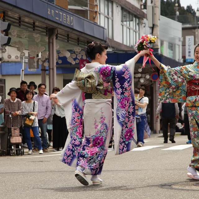 Về thủ phủ ngành dệt truyền thống hòa mình vào lễ hội kimono đầy màu sắc - 4 Về thủ phủ ngành dệt truyền thống hòa mình vào lễ hội kimono đầy màu sắc - 4