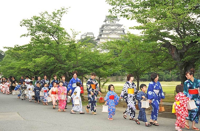 Yukata Himeji - Lễ hội của những bộ yukata truyền thống đầy màu sắc - 3 Yukata Himeji - Lễ hội của những bộ yukata truyền thống đầy màu sắc - 3