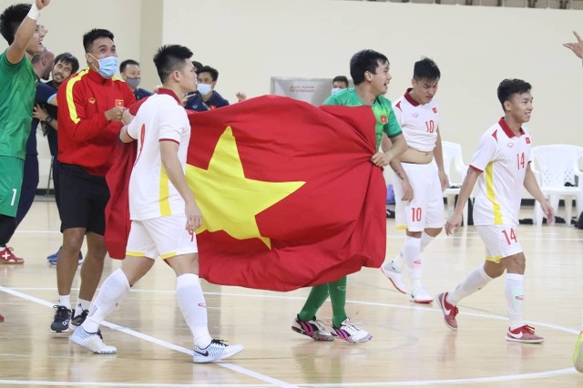 Đội tuyển futsal Việt Nam vào World Cup nhờ… một bài hát đặc biệt - 2 Đội tuyển futsal Việt Nam vào World Cup nhờ… một bài hát đặc biệt - 2