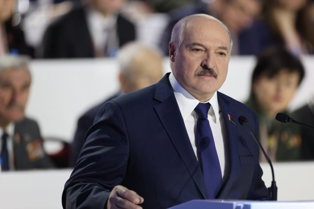 Tổng thống Belarus lên tiếng vụ bắt giữ chấn động - 1