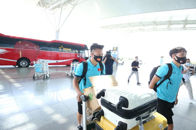Đội tuyển Việt Nam lên đường sang UAE dự vòng loại World Cup - 1 Đội tuyển Việt Nam lên đường sang UAE dự vòng loại World Cup - 1