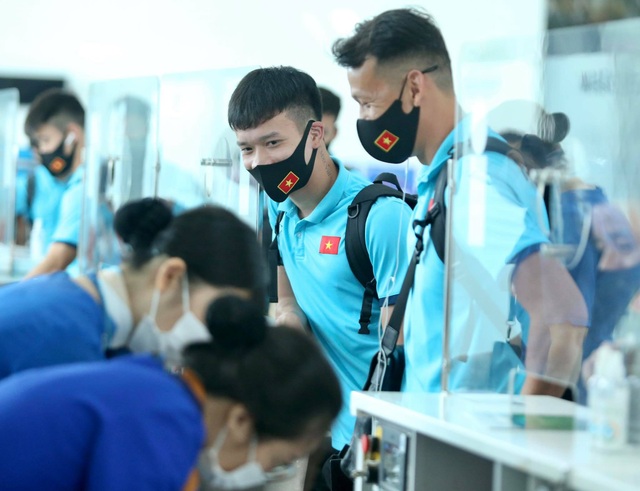 Đội tuyển Việt Nam lên đường sang UAE dự vòng loại World Cup - 3 Đội tuyển Việt Nam lên đường sang UAE dự vòng loại World Cup - 3