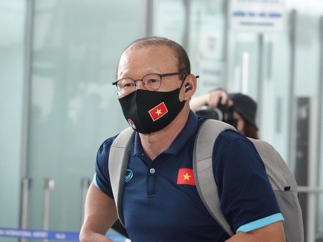 Đội tuyển Việt Nam lên đường sang UAE dự vòng loại World Cup - 6 Đội tuyển Việt Nam lên đường sang UAE dự vòng loại World Cup - 6