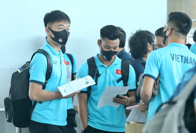 Đội tuyển Việt Nam lên đường sang UAE dự vòng loại World Cup - 7 Đội tuyển Việt Nam lên đường sang UAE dự vòng loại World Cup - 7